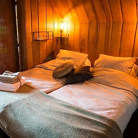 Kasteel Ammersoyen Bed & Breakfast 4*