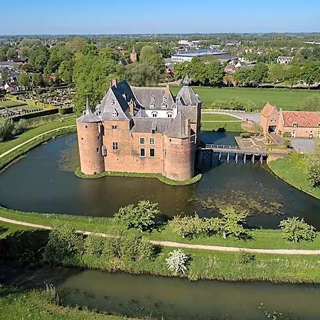 Kasteel Ammersoyen Bed & Breakfast Ammerzoden