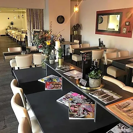 Kasteel Ammersoyen Bed & Breakfast 4*
