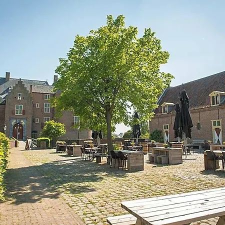 Kasteel Ammersoyen Bed & Breakfast