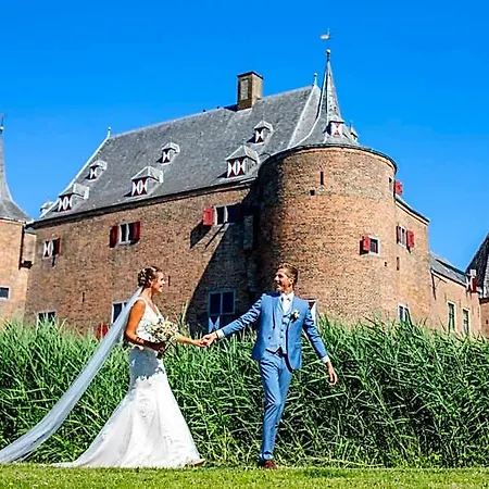 Kasteel Ammersoyen Bed & Breakfast
