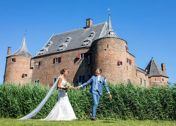 Kasteel Ammersoyen Bed & Breakfast 4*