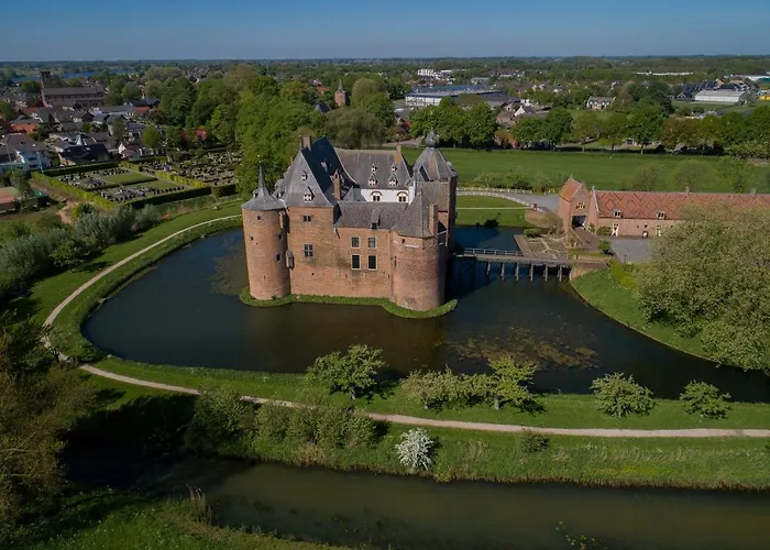 Nocleg ze śniadaniem Kasteel Ammersoyen 4*